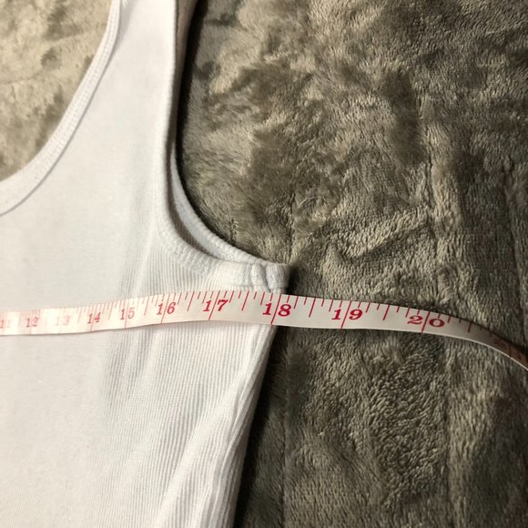 Size L White Tank top with a hint of shimmer - Picture 2 of 5